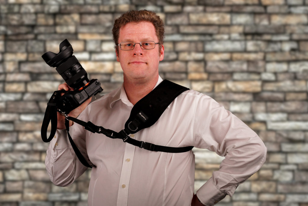 Fotograf Stefan Maibaum mit Kamera