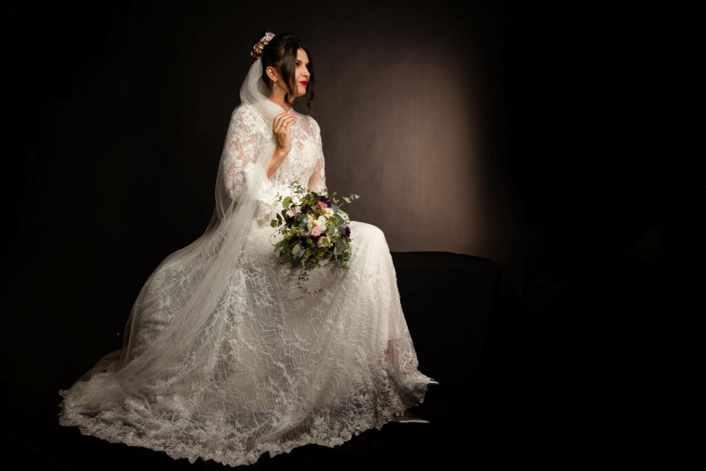 Brautporträt aus dem Styled Shoot mit dramatischem Licht